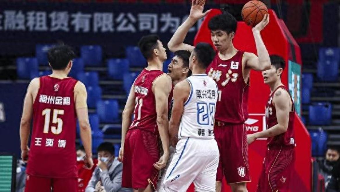 aoa体育视频-球队攻守兼备，成为此次比赛焦点(是球队进攻的组织者,被称为球队的核心)