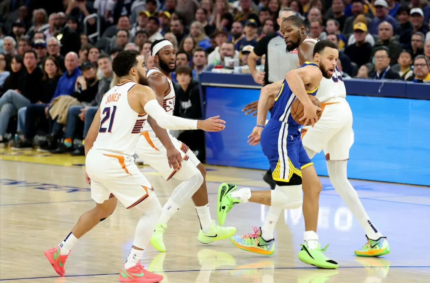 关于赛场上的惊心动魄瞬间令人难忘的信息 关于赛场上的惊心动魄瞬间令人难忘的信息