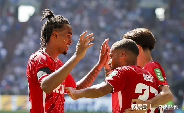 汉堡队球员桑迪-格拉纳达蒙尼亚重回国家队的简单介绍 汉堡队球员桑迪-格拉纳达蒙尼亚重回国家队的简单介绍