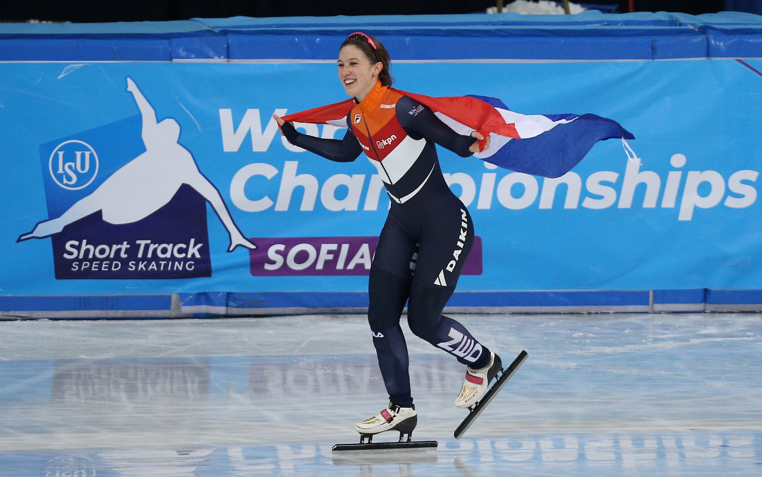 aoa体育课程-速滑比赛：荷兰选手轻松完成全程，创记录的简单介绍