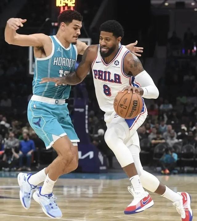 火箭群星发力,终结连败低迷 火箭群星发力,终结连败低迷