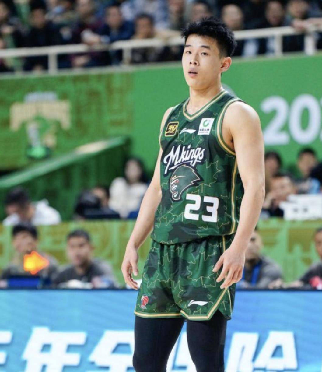 篮球盛事席卷而来,球员展现出最佳状态 篮球盛事席卷而来,球员展现出最佳状态