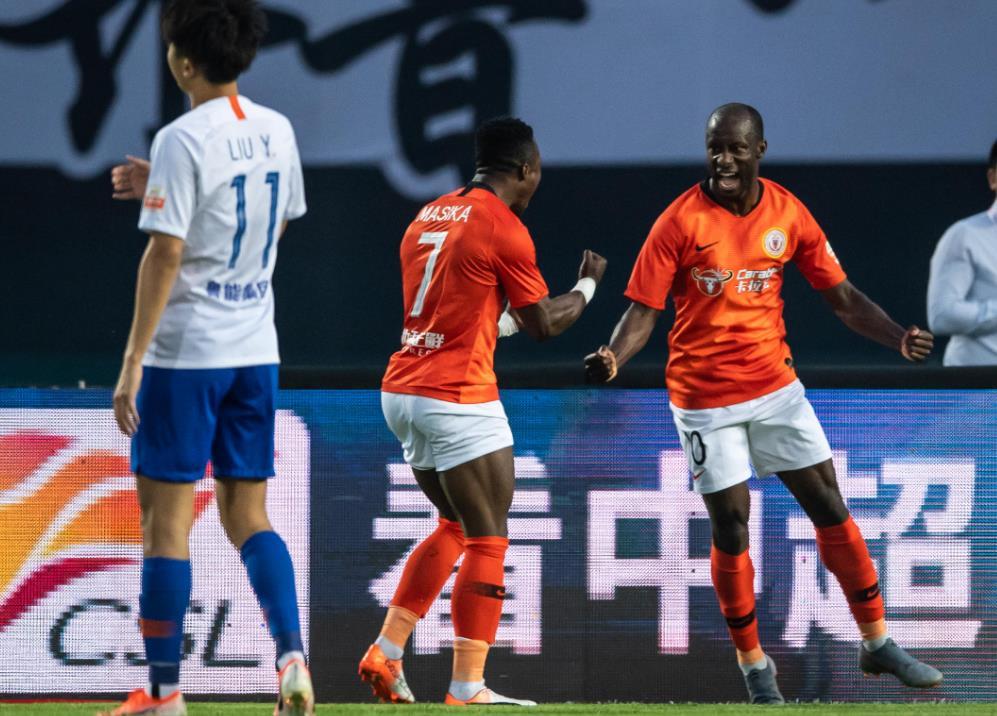 足球赛事场面惊心动魄,观众惊叹不已的简单介绍 足球赛事场面惊心动魄,观众惊叹不已的简单介绍