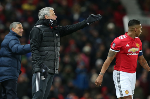 包含马拉加防线极力保护，球队拼尽全力争取未来胜利的词条