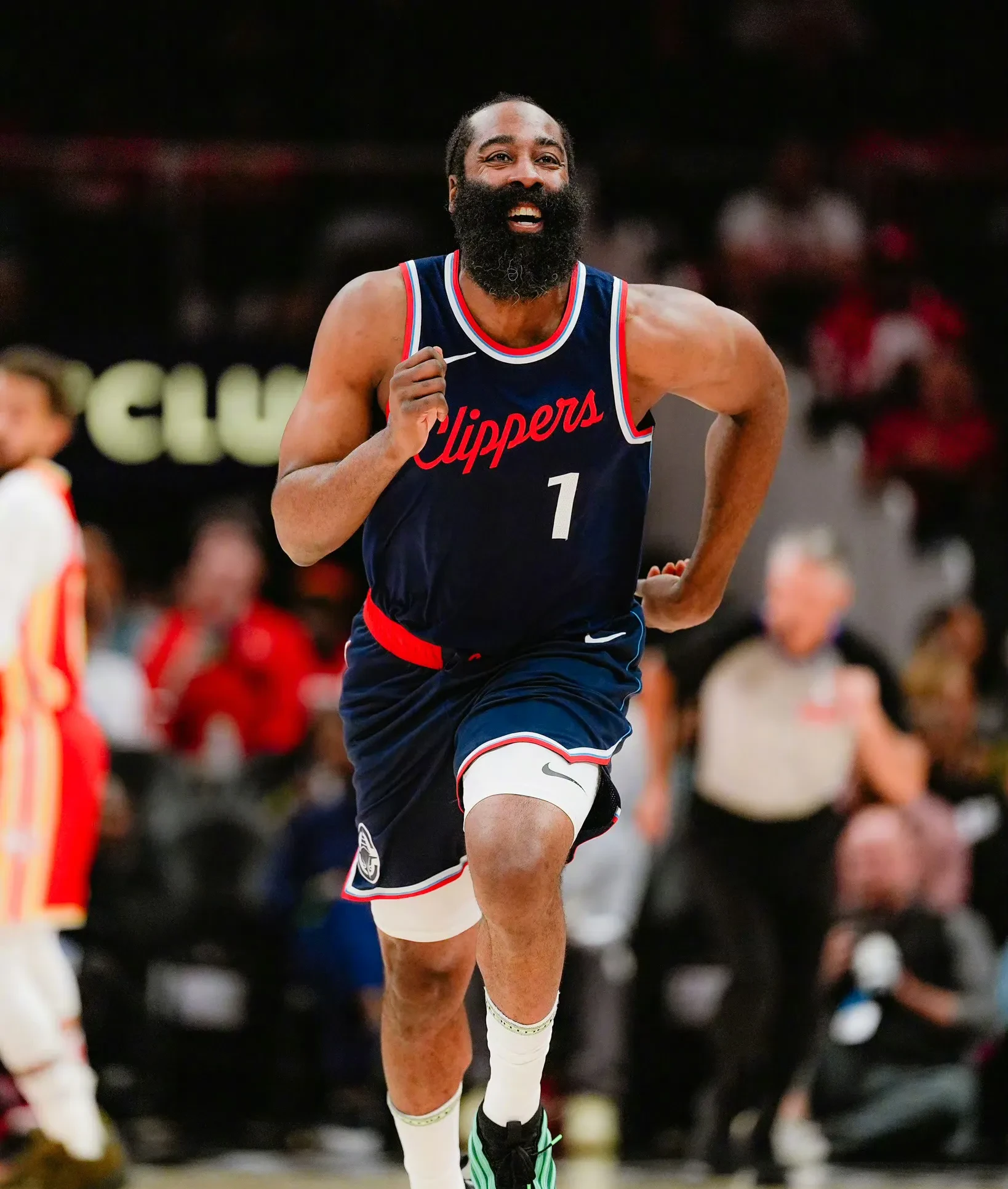 aoa体育馆-快船客场逆转奇才，卫冕冠军状态火爆