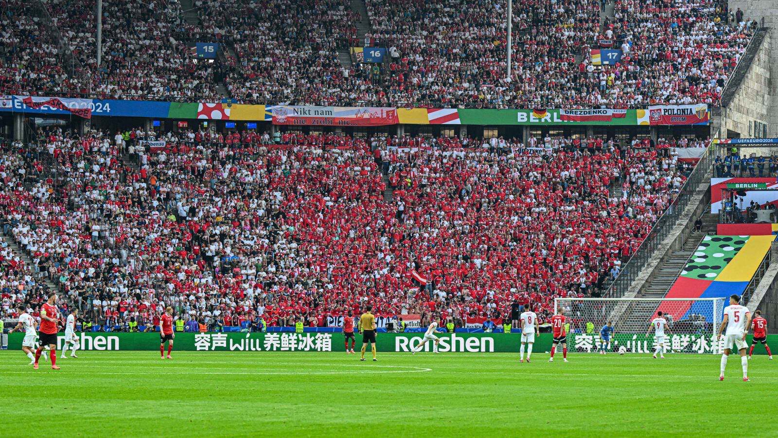 波兰队闯过关卡,欧洲杯决赛圈离我们越来越近的简单介绍 波兰队闯过关卡,欧洲杯决赛圈离我们越来越近的简单介绍