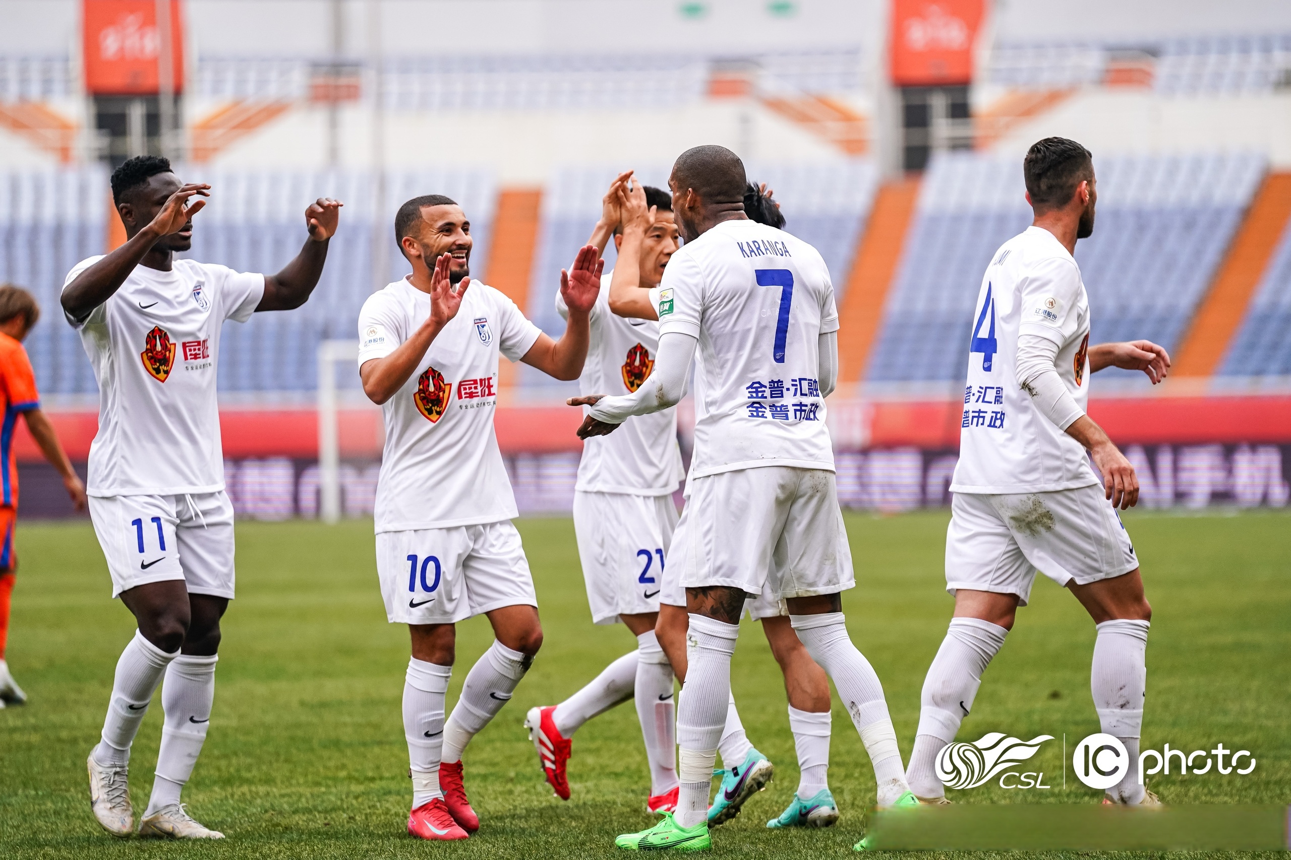 aoa体育娱乐-大连人客场战胜青岛黄海，对阵中状态有所不同