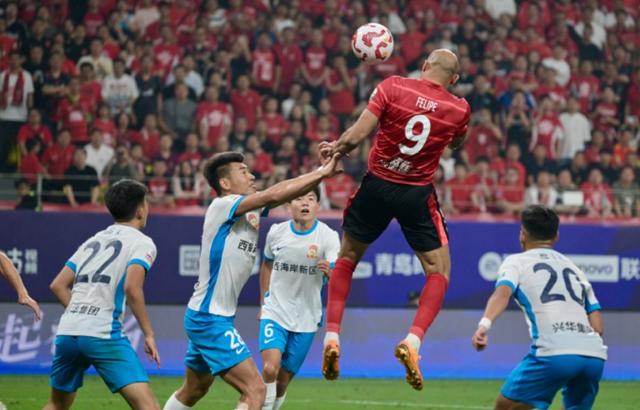 包含足球比赛中,一场精彩绝伦的对决震撼全场观众的词条 包含足球比赛中,一场精彩绝伦的对决震撼全场观众的词条