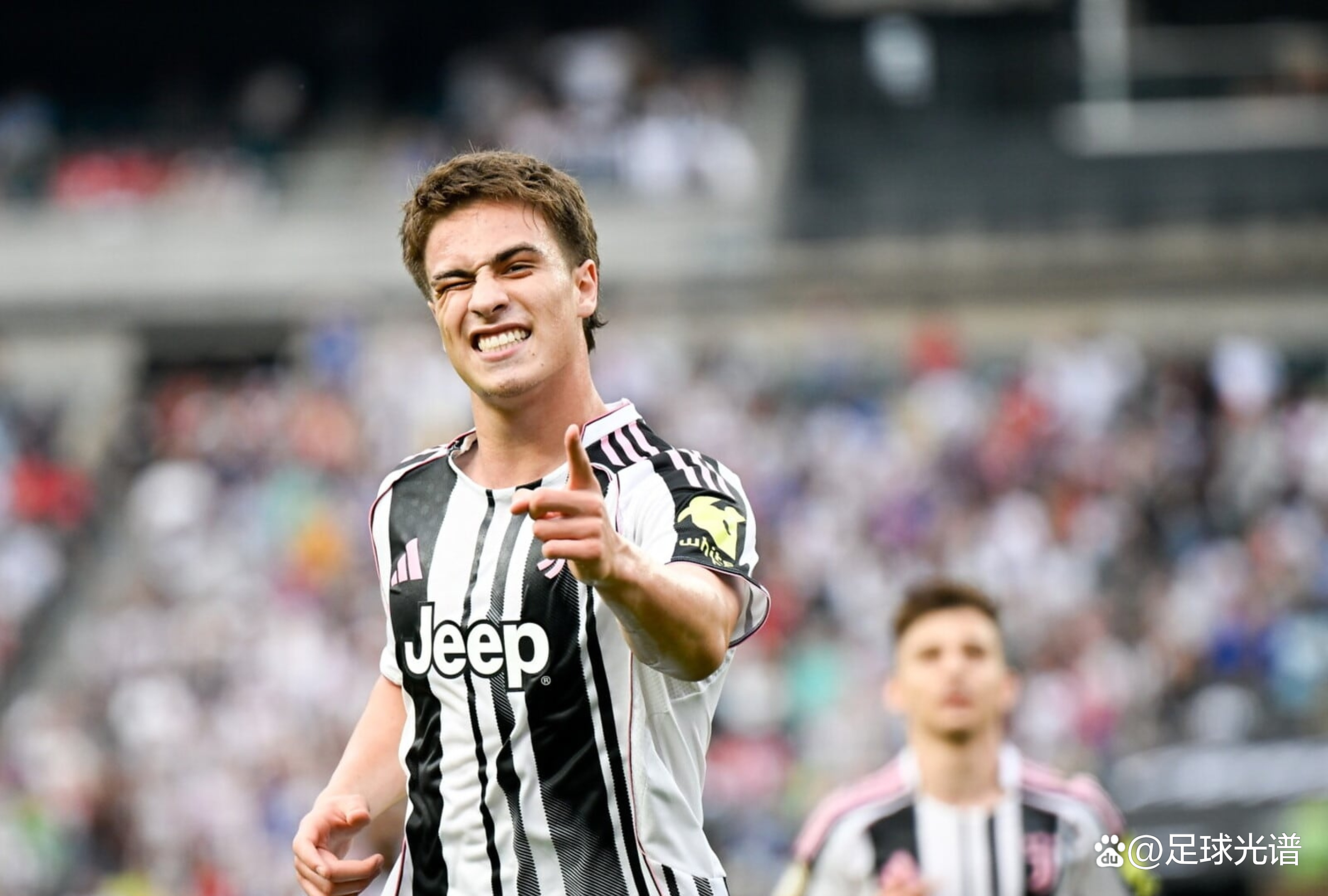 aoa体育活动-尤文图斯客场逆转战胜，取得关键胜利