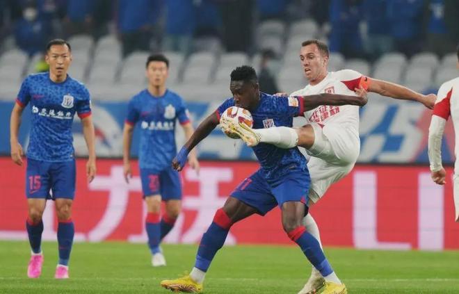 联赛中出现劲爆绝杀，球员表现抢眼