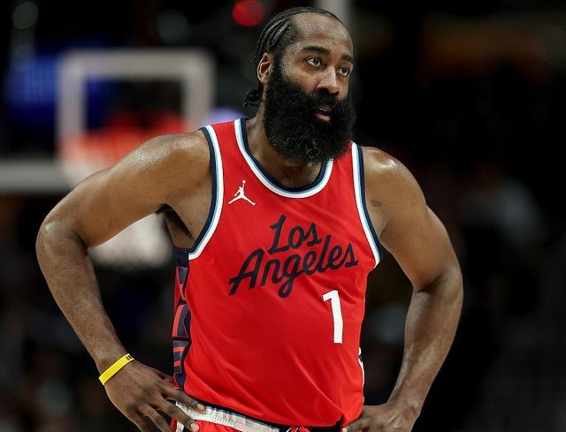 aoa体育新闻-掘金击溃开拓者，黄蜂遭遇大逆转