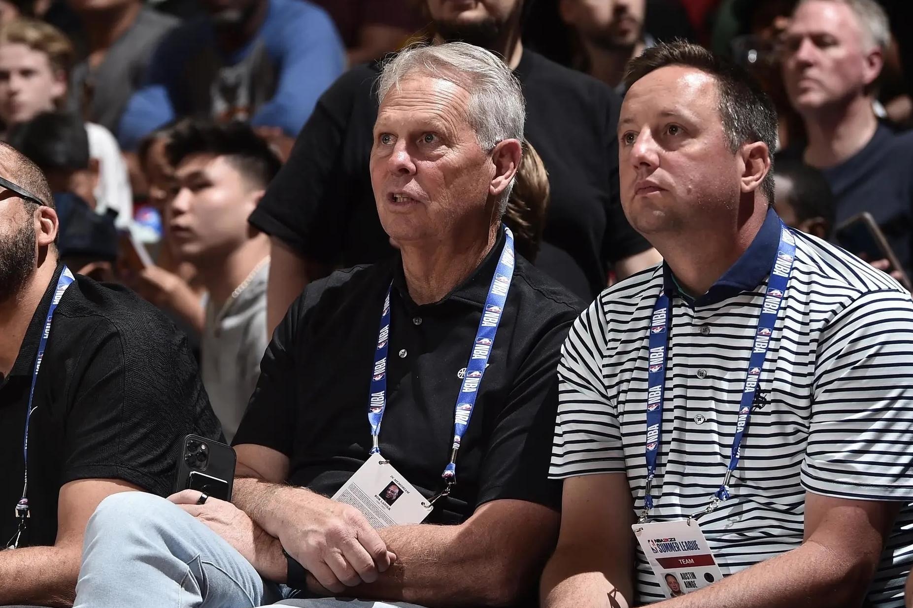 aoa体育课程-关于爵士队现在季后赛排名跌至西部第五，球迷担心他们可能无缘总冠军的信息