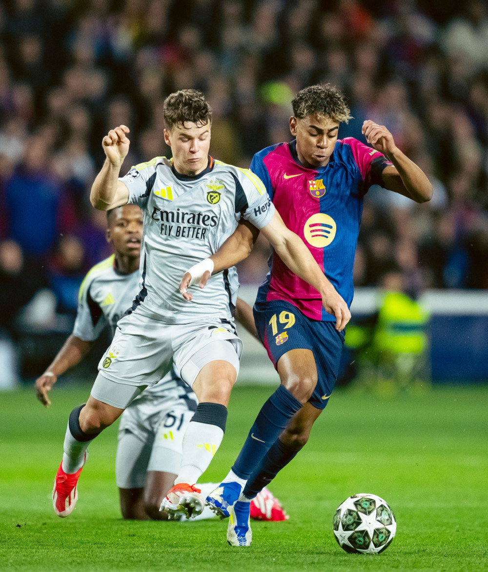 aoa体育-利物浦主场大胜巴塞罗那晋级欧冠四强