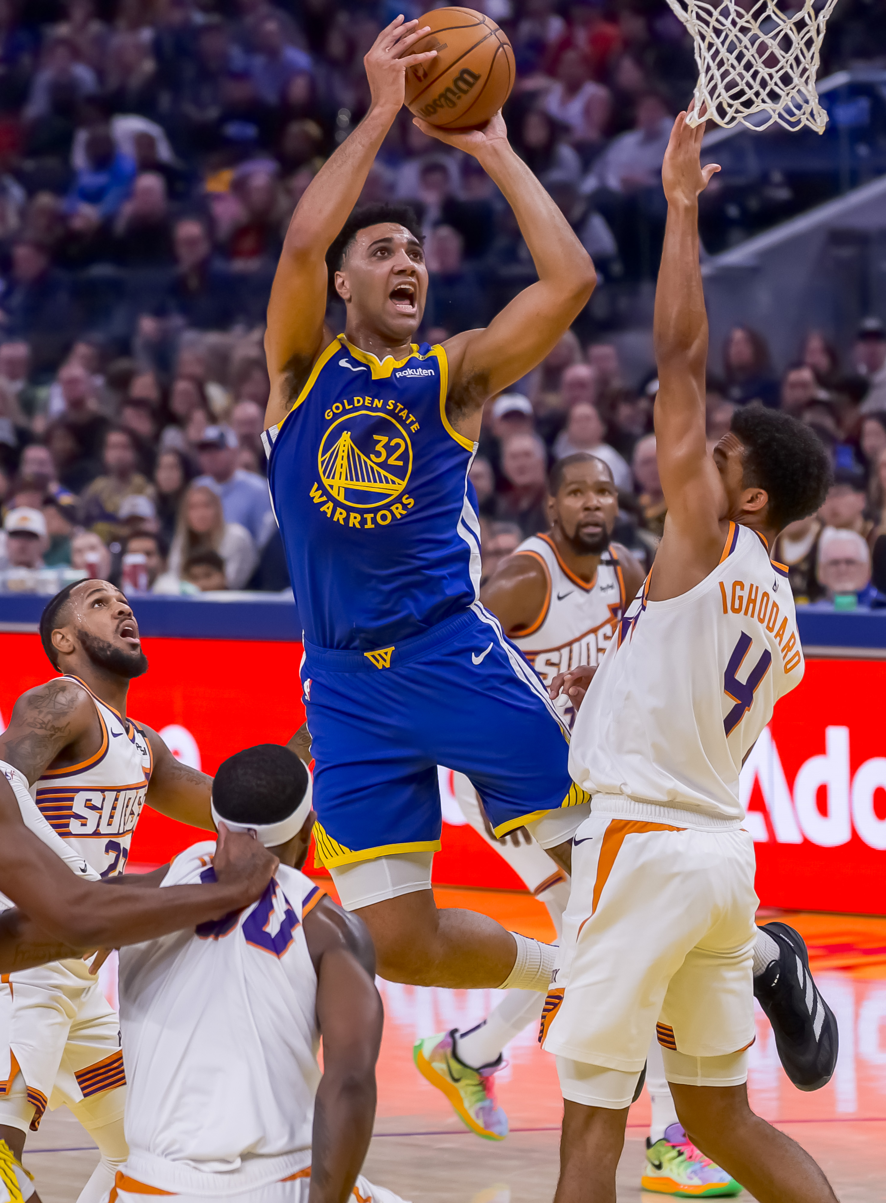 体育盛事:球员们在场上尽展实力的简单介绍 体育盛事:球员们在场上尽展实力的简单介绍